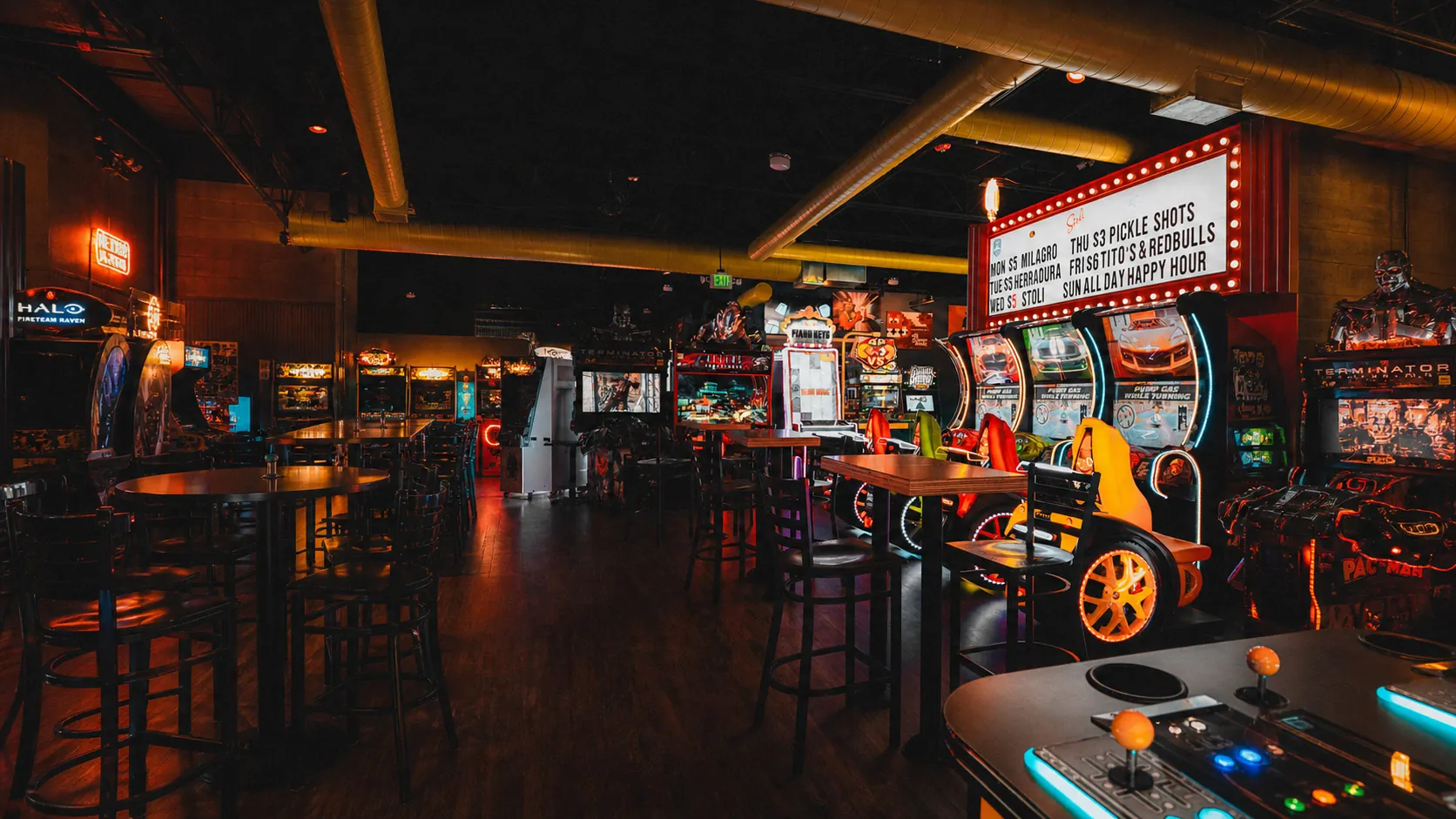 Retour en enfance, salle d'arcade privatisée près du casino de Trouville